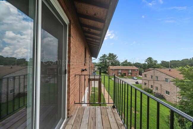 Building Photo - 2551 Mary Ave