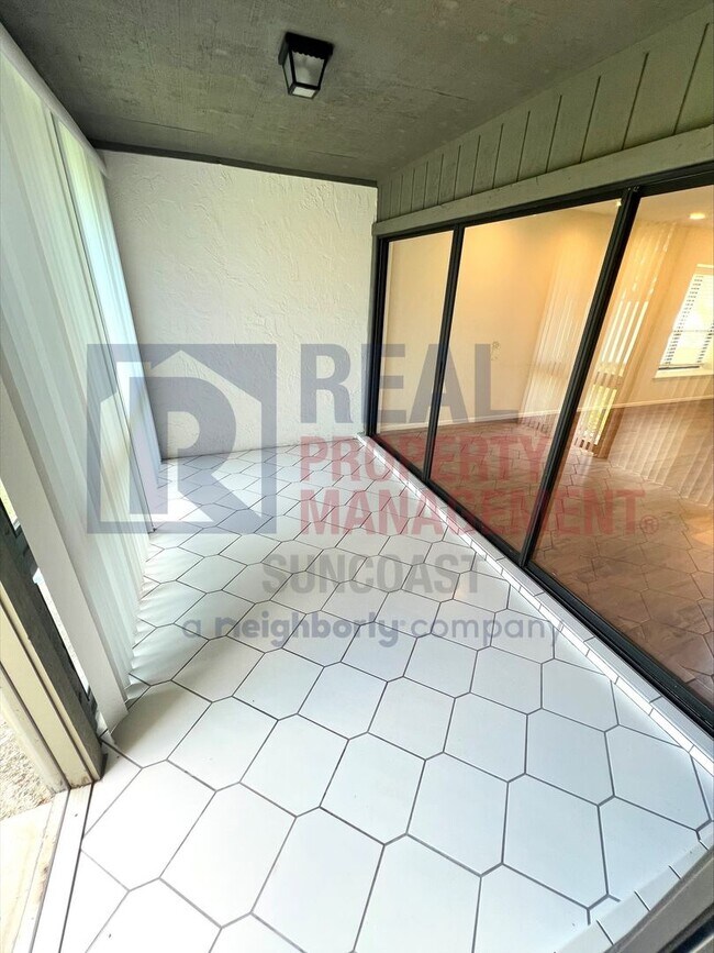 Building Photo - 936 N Beneva Rd