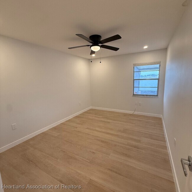 Building Photo - 317 E Main St