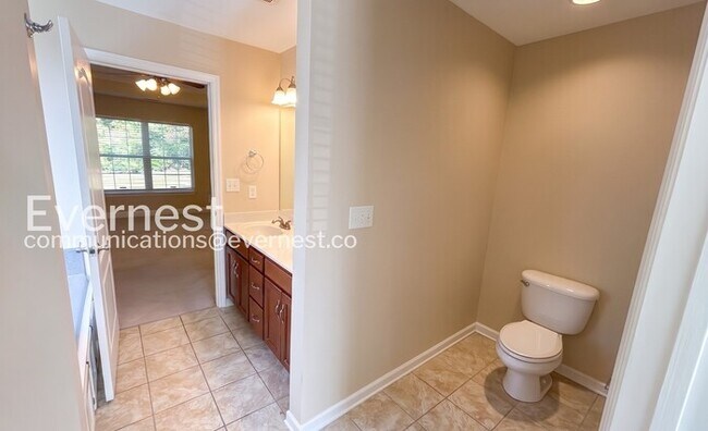 Building Photo - 4 Bed, 3 Bath Home with Garage / Pet-Friendly / Available Now!