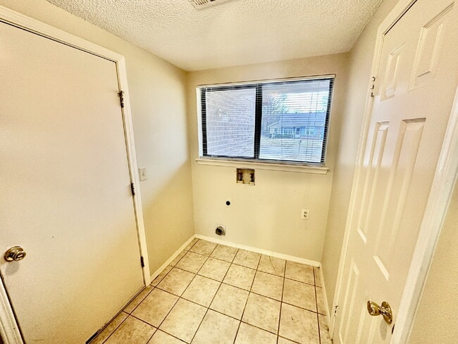 Building Photo - 3507 W Beechwood Dr