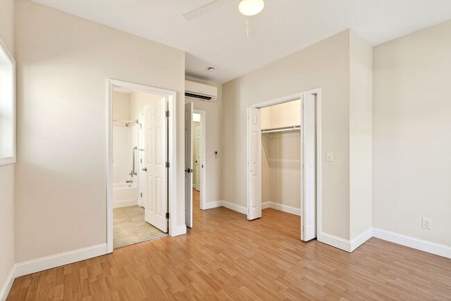 Building Photo - Black Mountain Long Term Rental!