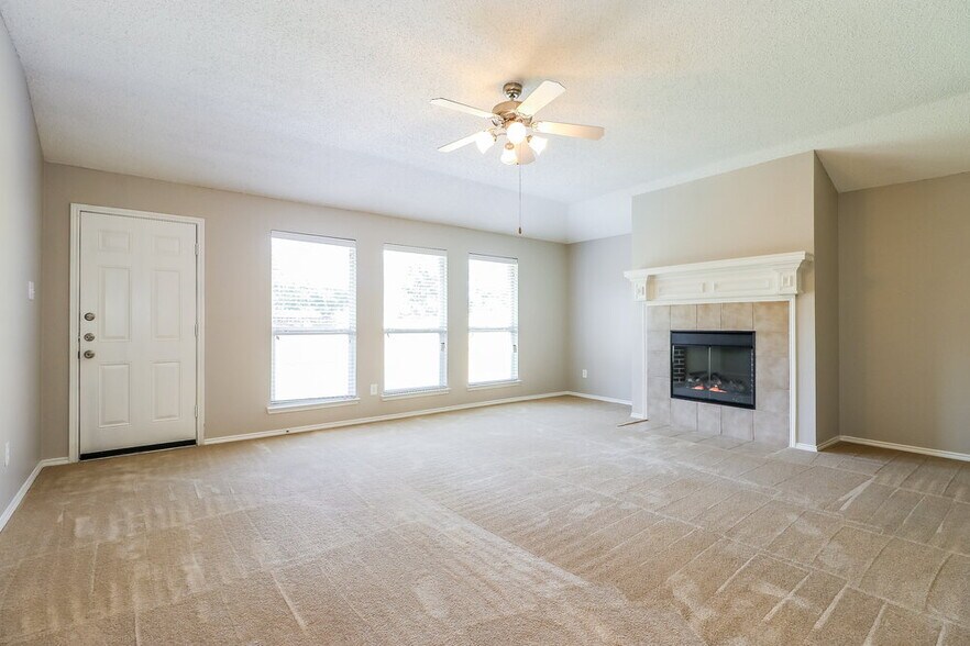 Building Photo - 721 Horseshoe Ct