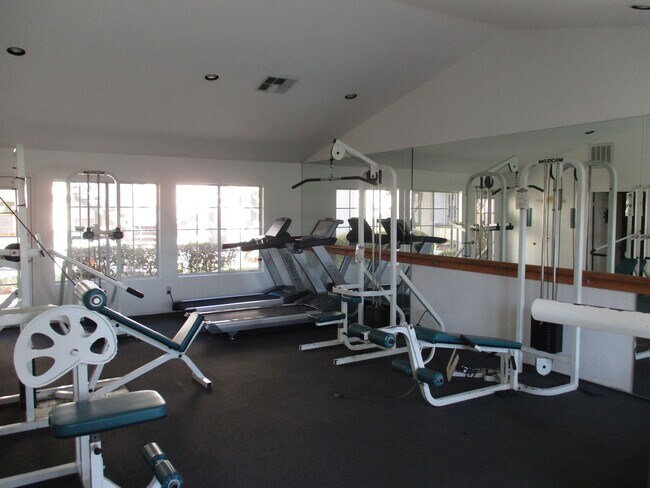 Building Photo - Spacious 2 Bedroom Condo in Sabre Springs!...