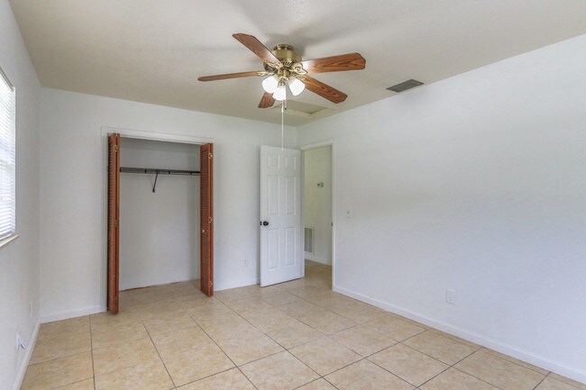 Building Photo - 2936 India palm Drive