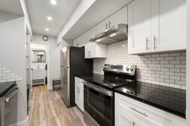 Building Photo - 136 Mohawk Trail