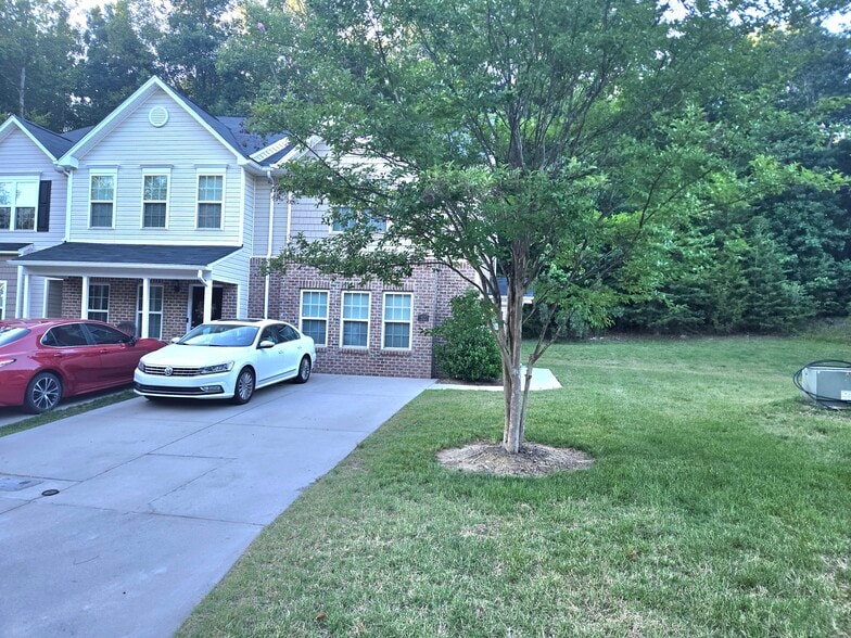 Building Photo - 6522 Ashebrooke Dr