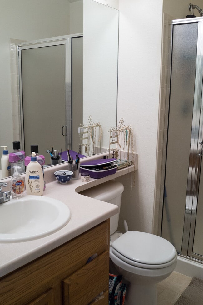 Building Photo - Evolve Real Estate: Fantastic Home with La...