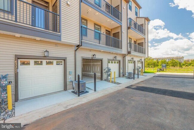 Building Photo - 43357 Radford Divide Ter