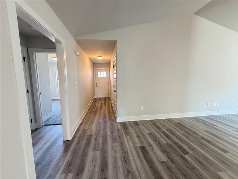 Building Photo - 106 Charlie Wy