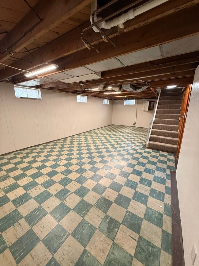 Building Photo - 631 Hampshire Rd