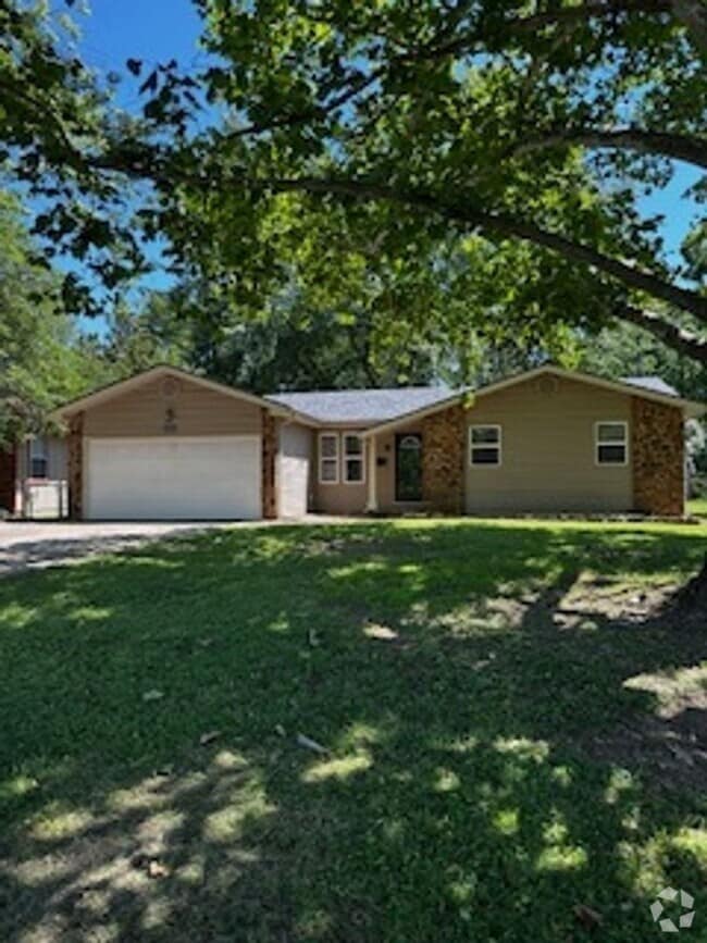 Building Photo - Fully Remodeled Home!