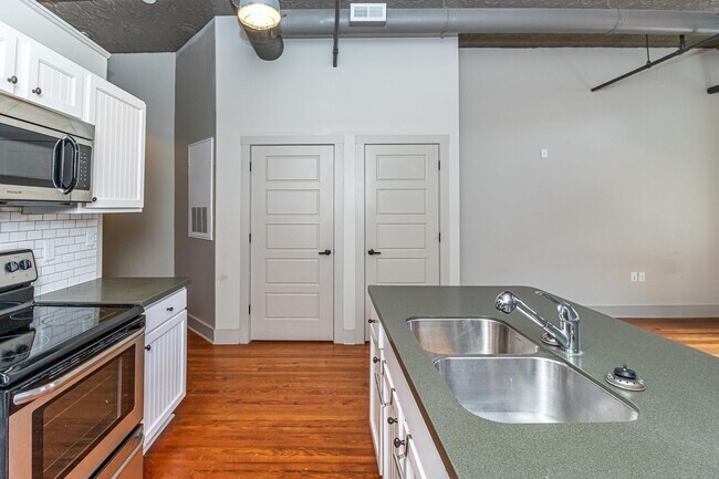 Building Photo - Nash Street Lofts Unit E