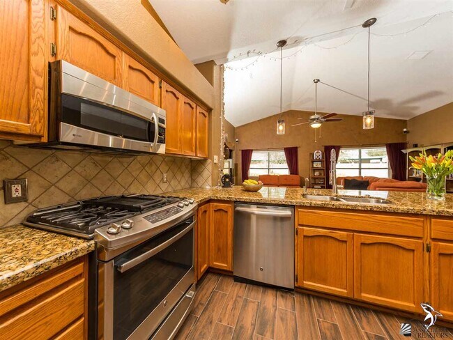 Building Photo - 8166 E Lorenzo Ln