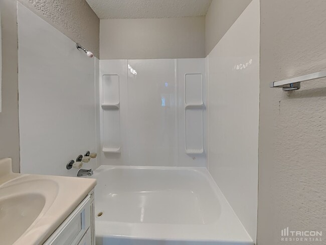 Building Photo - 308 Grape St