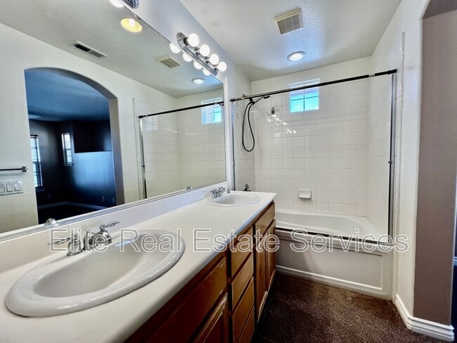 Building Photo - 750 Broadway