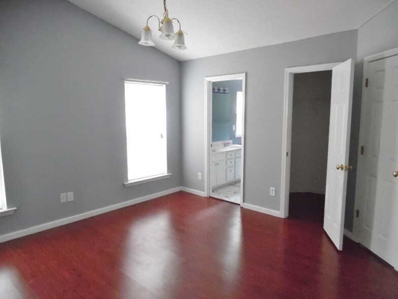 Building Photo - 4 Oyster Bay Ct