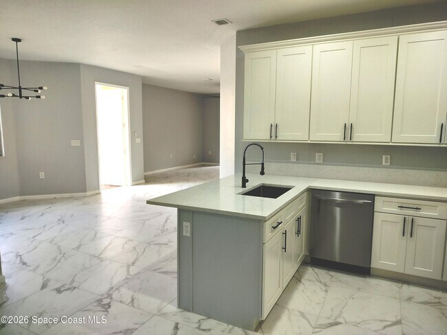 Building Photo - 826 Middleton Dr SW