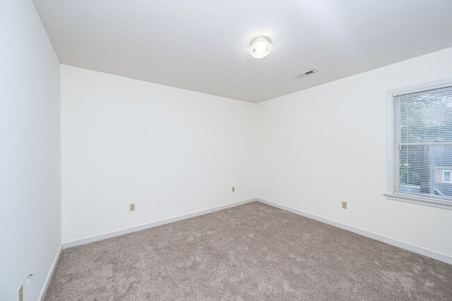 Building Photo - Very Well Maintained Midlothian Home Available NOW!