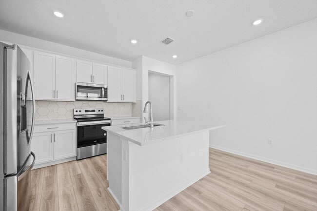 Building Photo - 7638 SW Lucy Ln