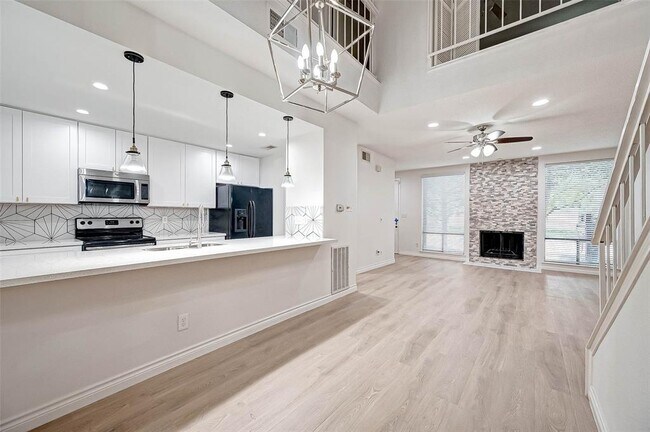 Building Photo - 1112 Bering Dr