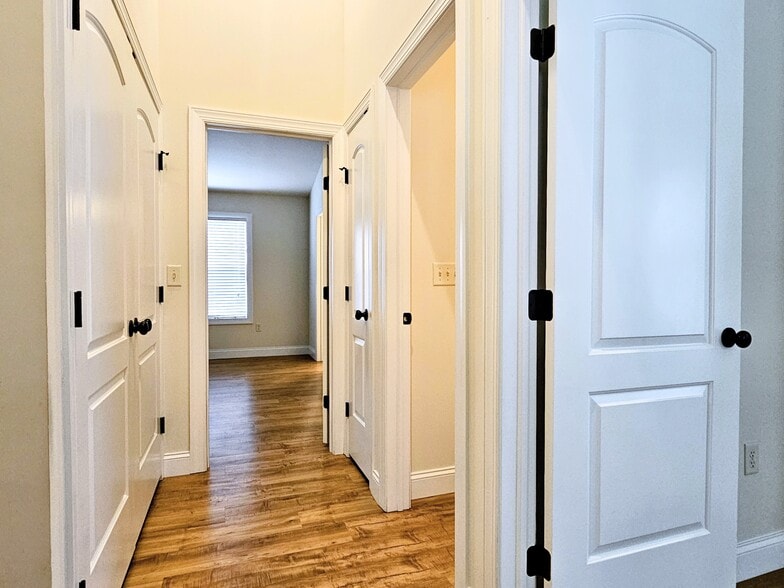 Building Photo - 361 Cedar Holw