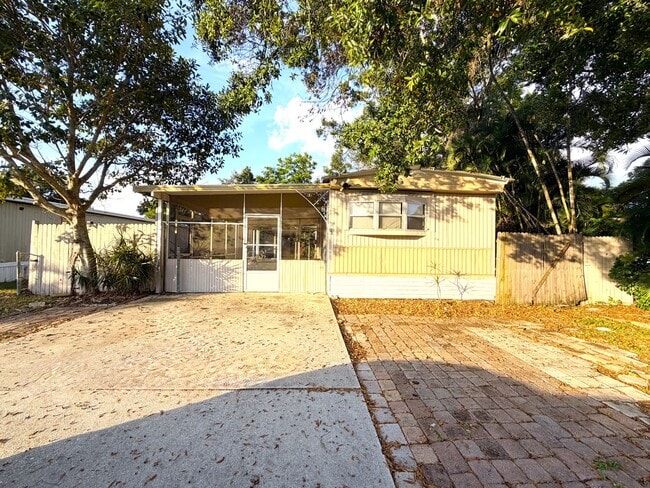 Primary Photo - 240 State St