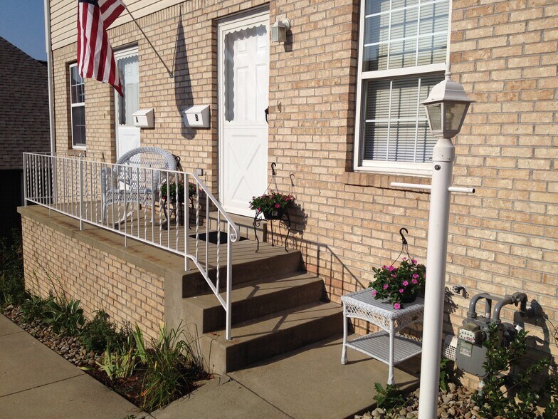 Primary Photo - 239 N Jefferson Ave