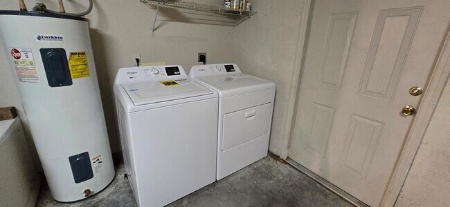 Building Photo - 6875 SE 52nd St