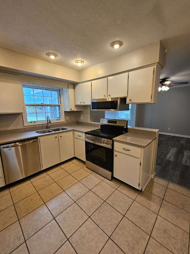 Building Photo - Remodeled house within walking distance of...