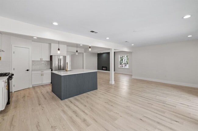 Building Photo - 1804 Northwood Rd