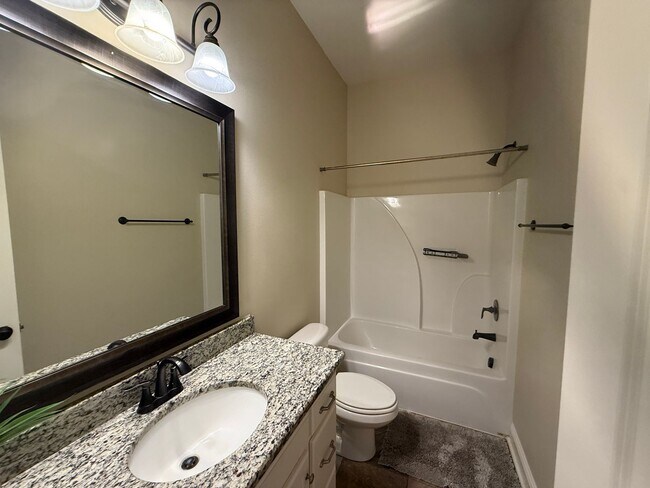 Building Photo - 908 Lakehaven Dr