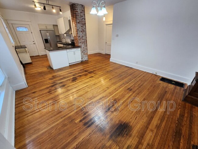 Building Photo - 1319 S 4th St