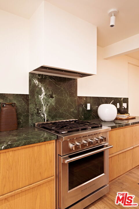 Building Photo - 5649 Valley Oak Dr
