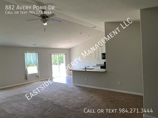 Building Photo - 882 Avery Pond Dr