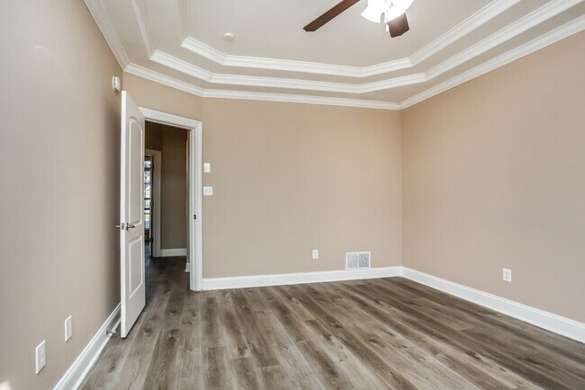 Building Photo - 3045 Roseleigh Dr