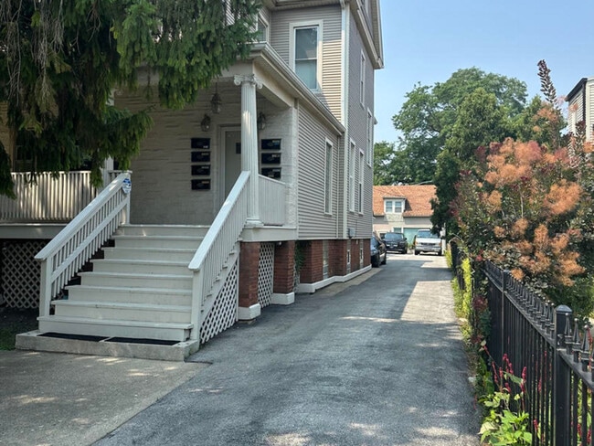 Building Photo - 4312 N Kedvale Ave