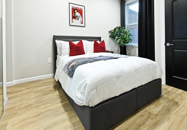 Building Photo - 3022 Auchentoroly Ter