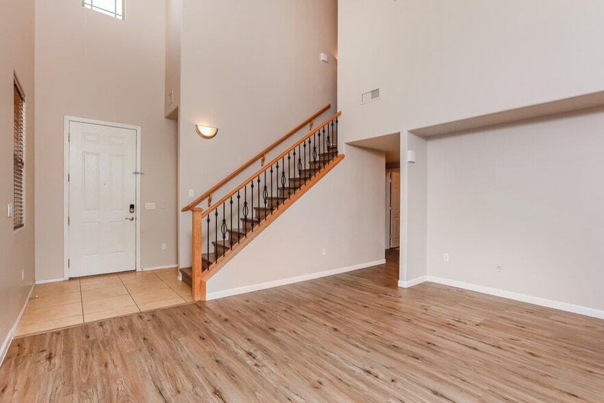 Building Photo - 462 E Calle De Ocaso