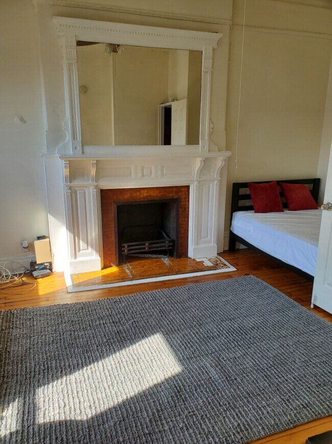 Primary Photo - 12 E 128th St