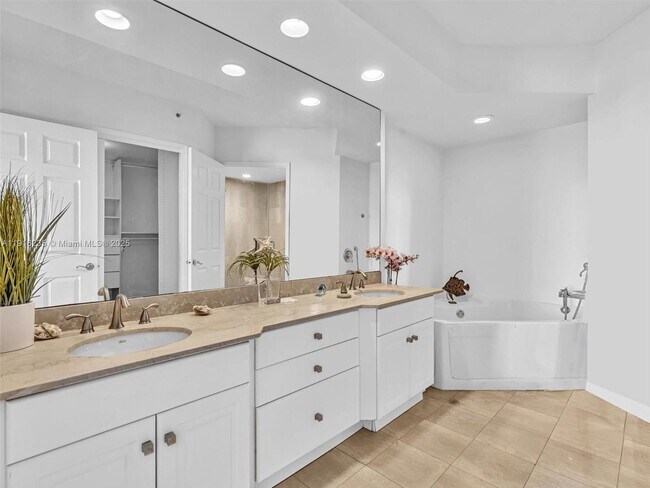 Building Photo - 3370 Hidden Bay Dr