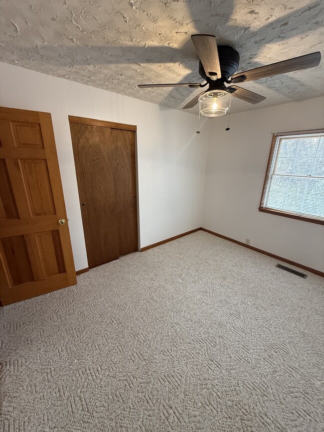 Building Photo - 1718 Syracuse Dr