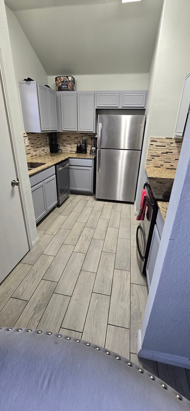 Kitchen - 505 Monarch Dr