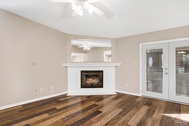 Building Photo - 4036 Shorewood Dr