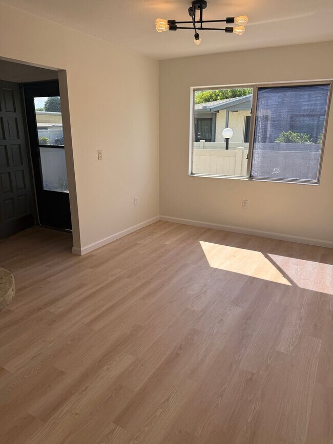 Building Photo - 2 Bed | 2 Bath | Updated Condo | Covered Parking