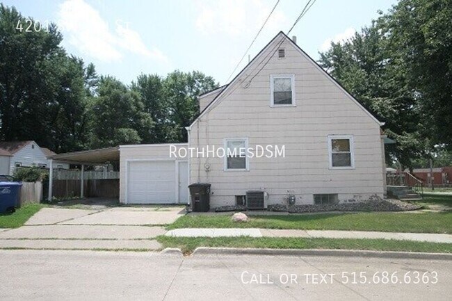 Building Photo - 4201 SW 9th St