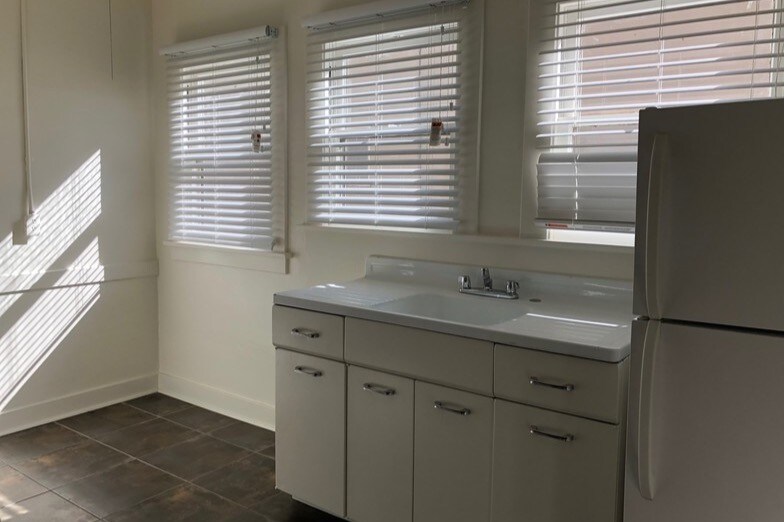 Classic Kitchen - 1134 N Gardner St