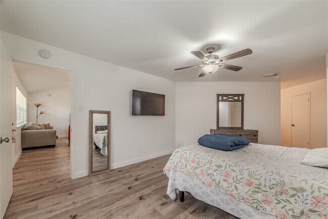 Building Photo - 2423 Woven Wood Ln
