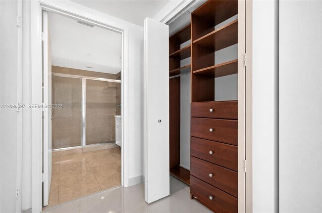 Building Photo - 475 Brickell Ave