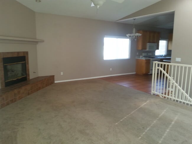 Building Photo - 3 bedroom 2.5 bath house near the beach